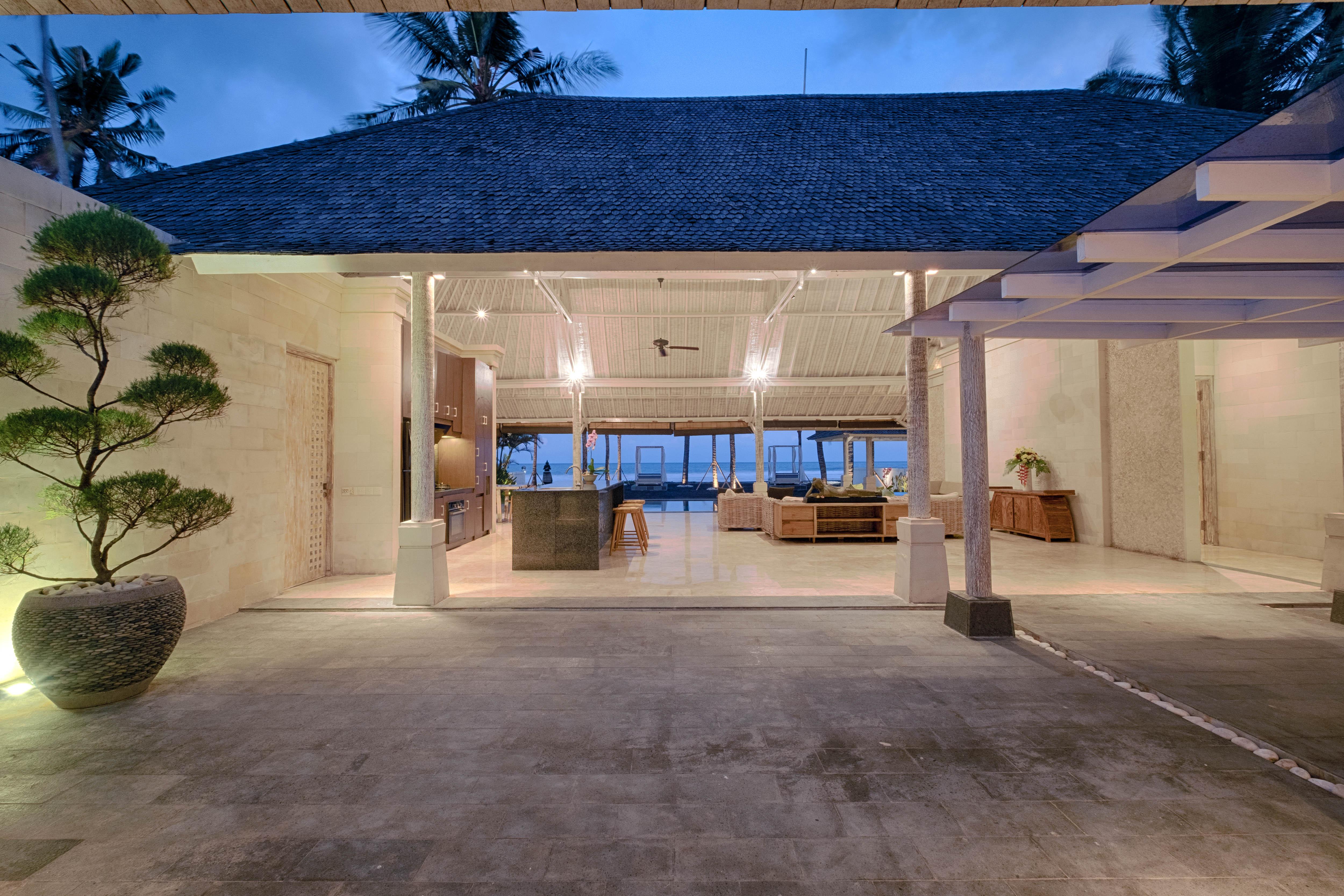 Kutus Kutus Saba Beach Villa Сукаваті Екстер'єр фото
